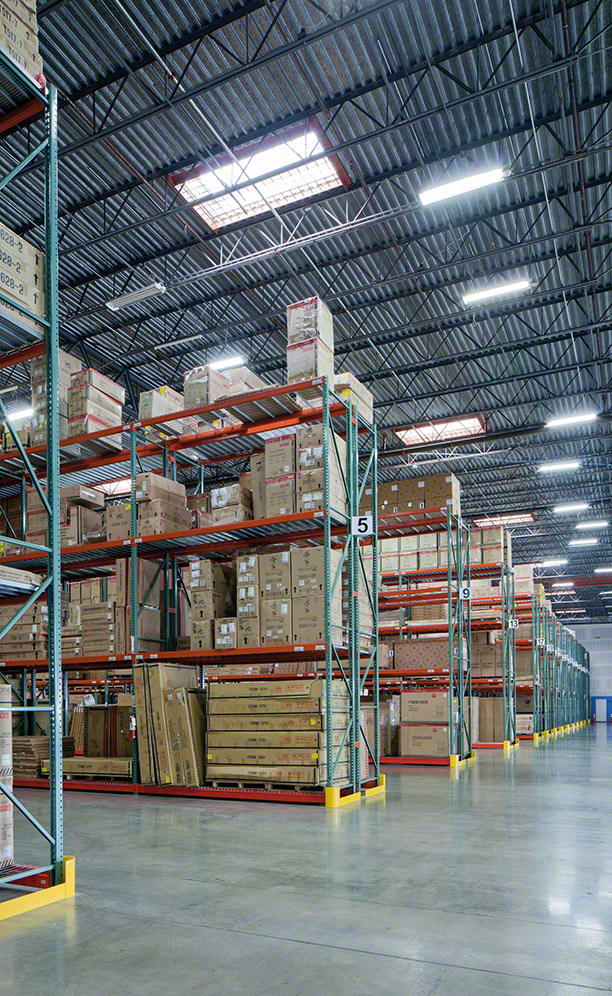 The narrow aisle warehouse is allocated to storing furniture