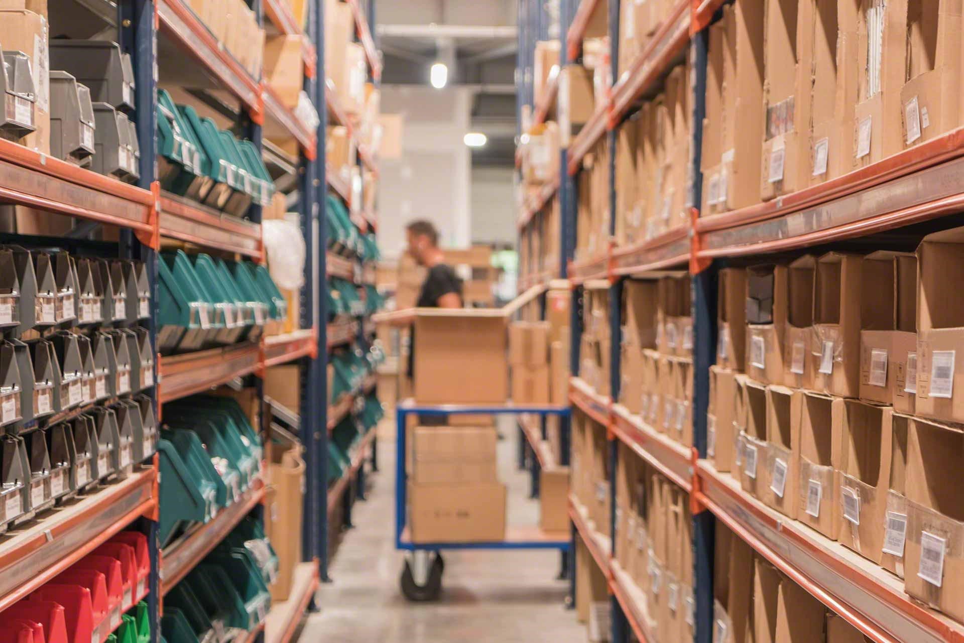 Warehouse operators follow an order fulfilment method