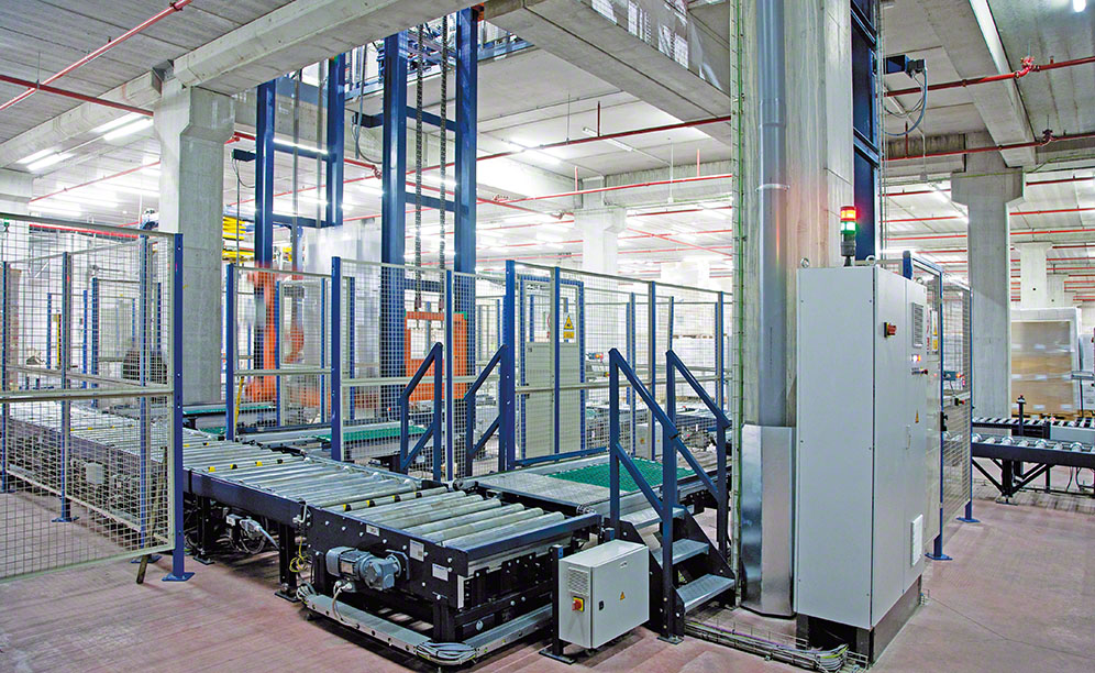 Six pallet lifts link the different heights of the warehouses