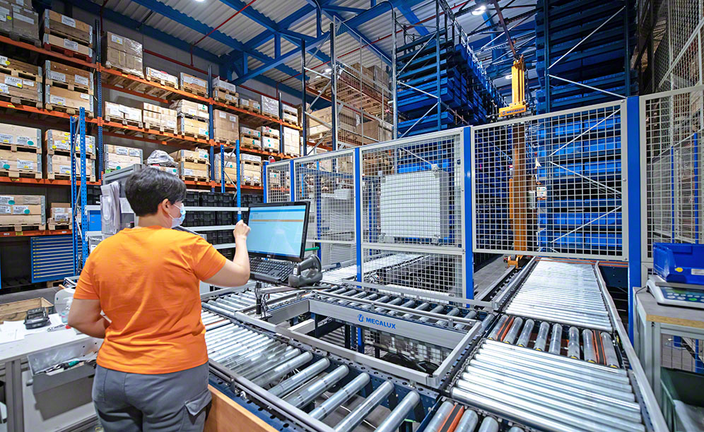 The pallet racks provide direct access to speed up picking