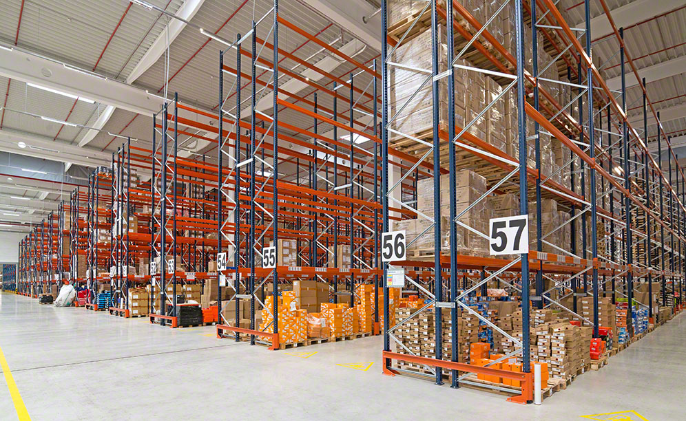 The racking installed enables Sportisimo to store 35,879 pallets