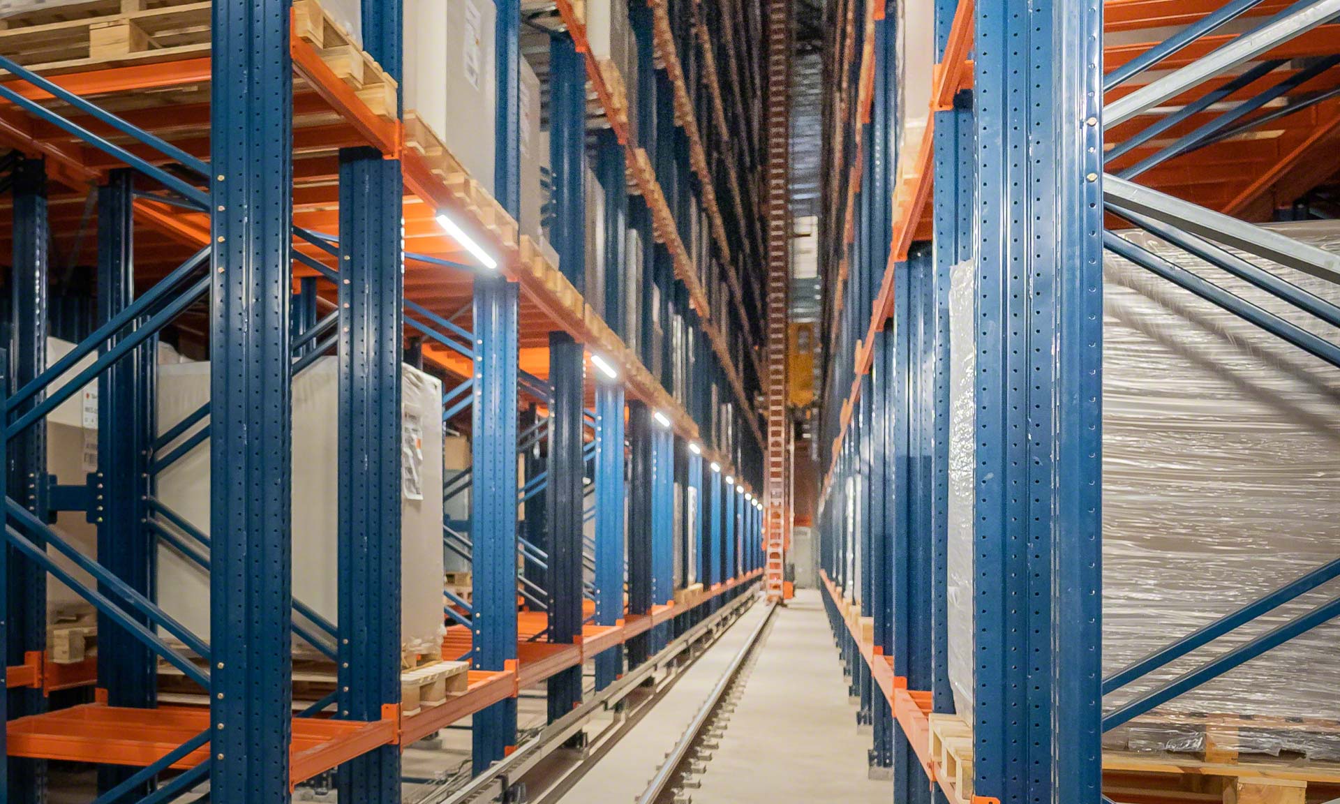 Alzamora Group, a leading packaging company with two automated clad-rack warehouses