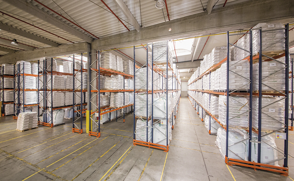 How do you organise goods in the warehouse based on turnover and volume?