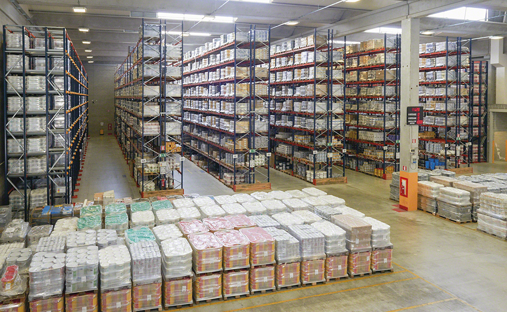 Cromology’s new, 22,000 m2 distribution centre has a storage capacity of 35,000 pallets