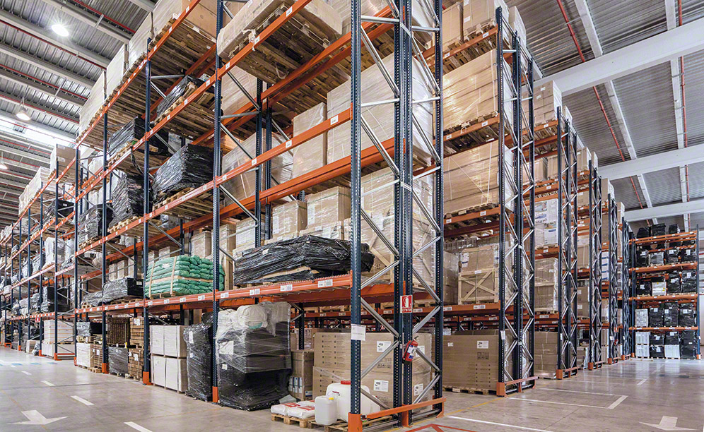 The pallet racks hold different sized SKUs