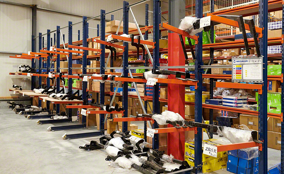 Cantilever racking for large or lengthy parts