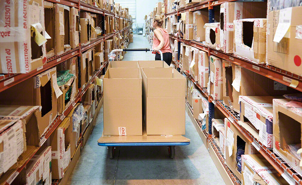 Picking shelves with direct access that speed up order fulfilment