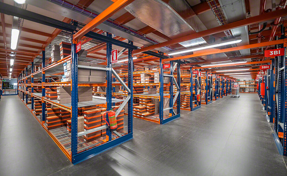 Warehouse designed for Pikolinos shoes to reinforce its e-commerce strategy